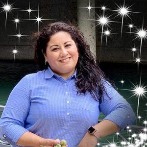 Meet your Posher, Elvia